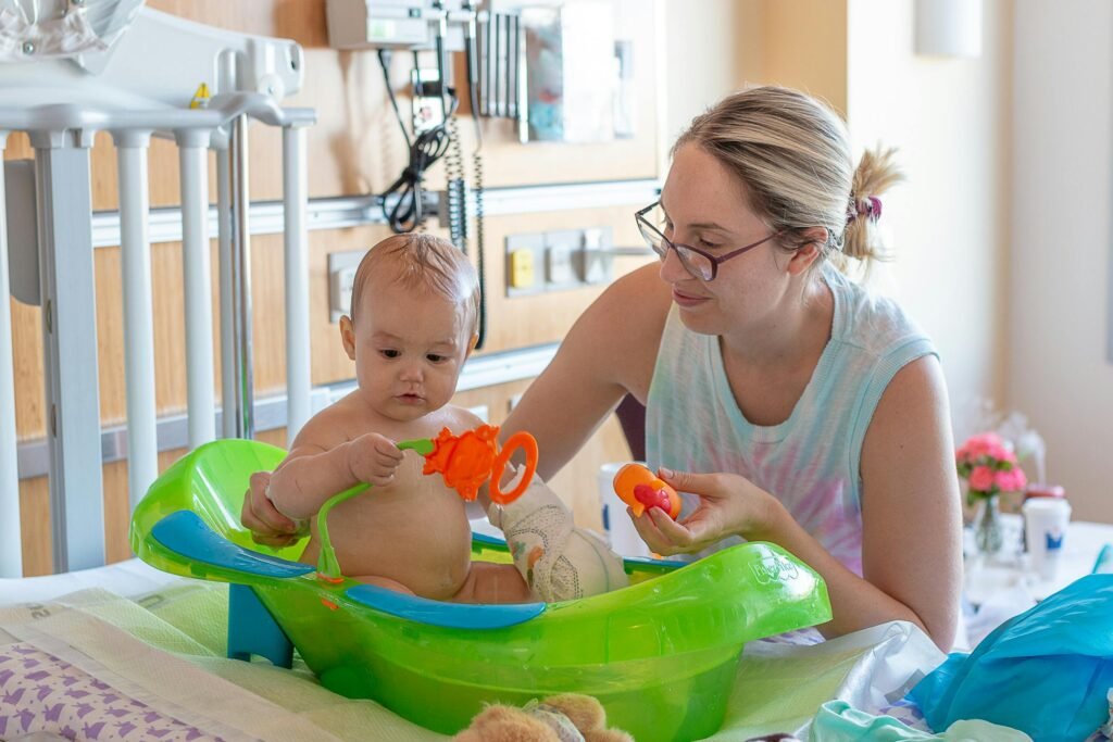 Newborn Bathing Essentials for a Mom 